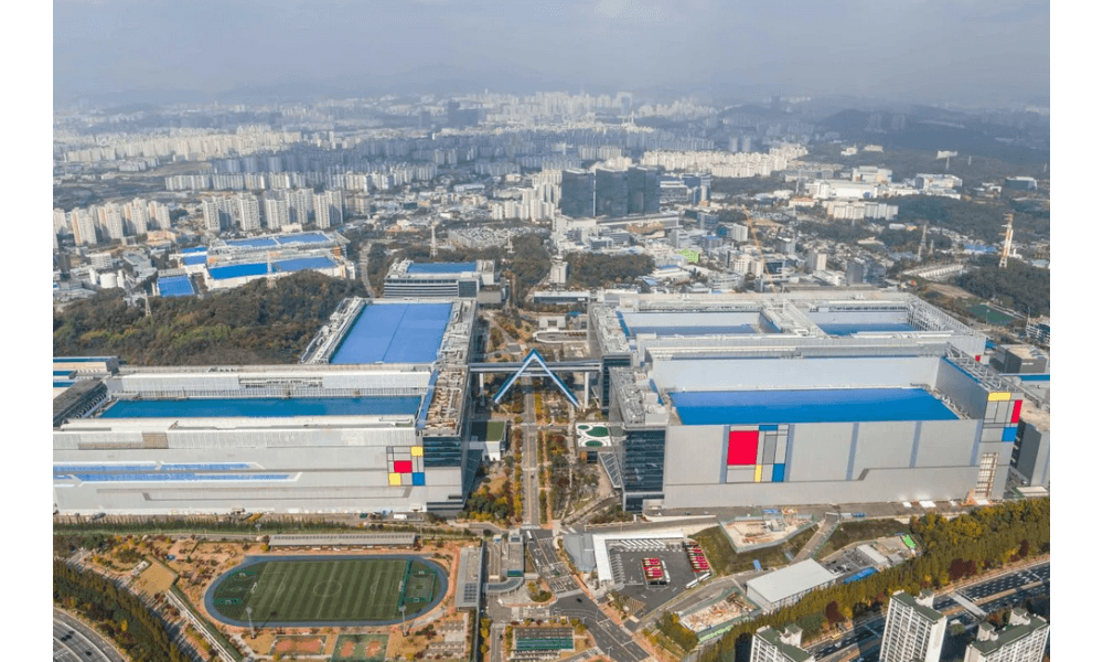 Samsung Electronics Targetkan Transformasi Pabrik Berbasis AI pada 2030