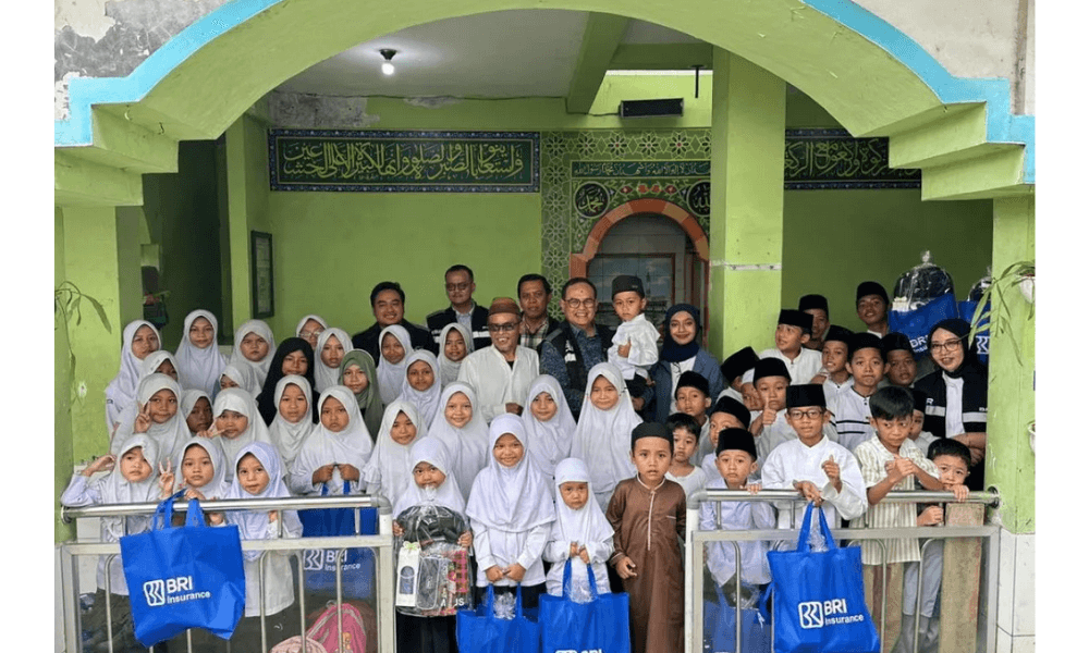 BRI Insurance Salurkan Bantuan Pendidikan kepada Dua Yayasan di Jakarta Lewat Program TJSL