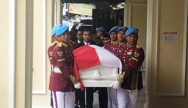 Jenazah Try Sutrisno Dishalatkan di Masjid Sunda Kelapa Sebelum Dimakamkan Secara Militer di TMP Kalibata