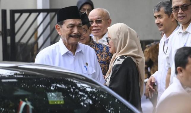 Luhut Kenang Keteladanan Try Sutrisno Saat Pimpin TNI AD dan Naik Gunung Tinjau Latihan Perang