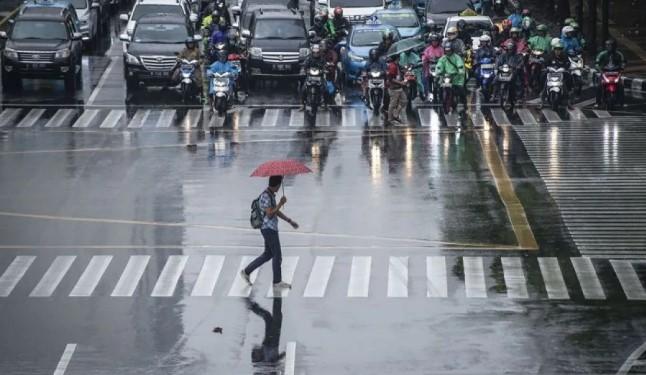 BMKG Mengimbau Warga Waspada Hujan Disertai Angin Kencang yang Berpotensi Terjadi di Jabodetabek Hari Ini
