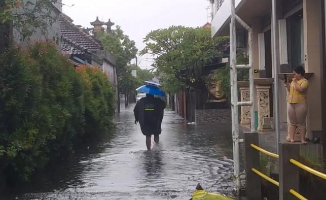 BBMKG Peringatkan Angin hingga 40 Knot dan Gelombang 4 Meter di Perairan Bali