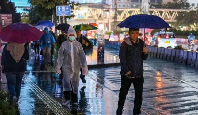 BMKG Memprakirakan Hujan Guyur Sebagian Wilayah Jakarta pada Selasa Siang