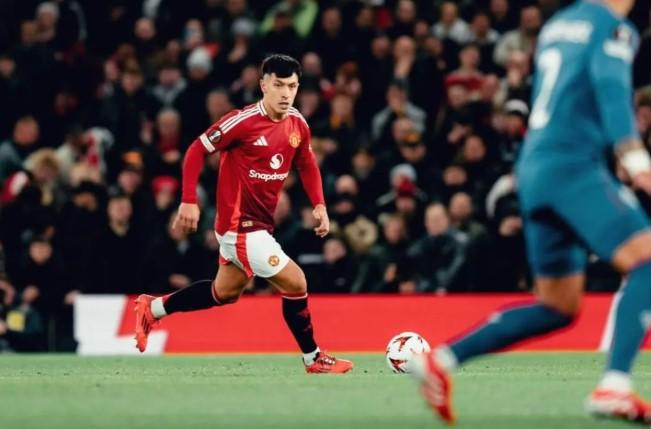 Carrick Pastikan Lisandro Martinez Absen saat Manchester United Hadapi Newcastle