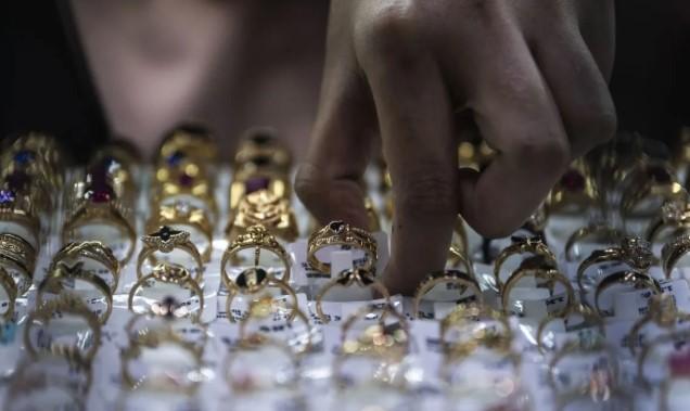 Harga Emas UBS dan Galeri24 di Pegadaian Turun pada Rabu Pagi