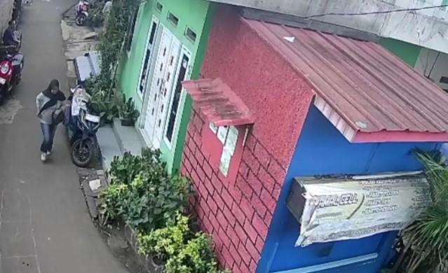 Perempuan Berpura-pura Melayat Diduga Curi Uang Takziah di Rumah Duka Kramat Jati