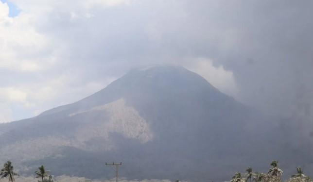Gunung Lewotobi Laki-laki Meletus Rabu Pagi, Badan Geologi Imbau Warga Jauhi Radius 4 Kilometer dari Pusat Erupsi