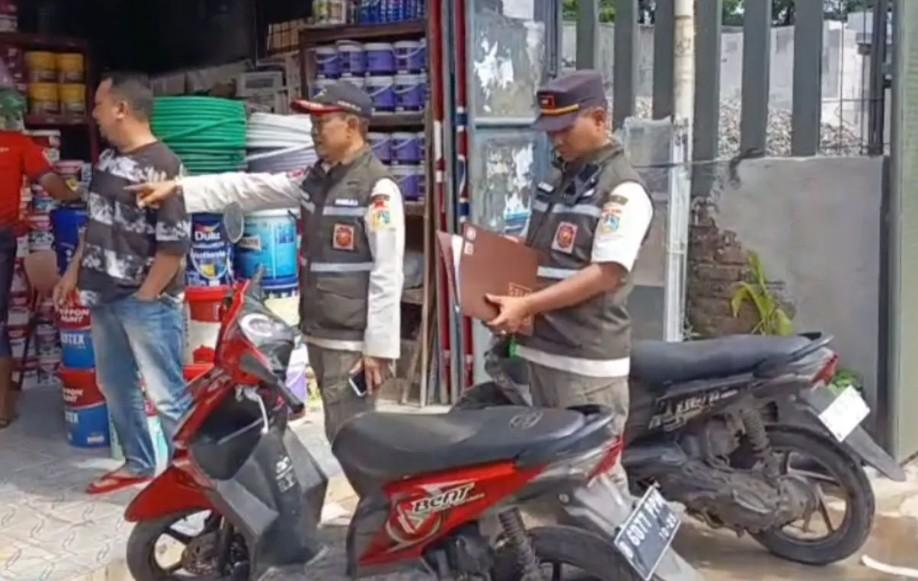 Satpol PP Tertibkan PKL dan Parkir Liar di Duren Sawit Usai Keluhan Viral Trotoar Dipenuhi Motor