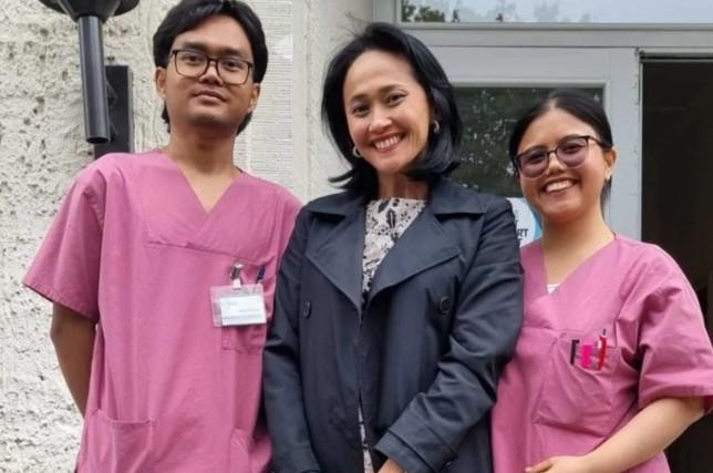 Wamen P2MI Lepas 29 Perawat Indonesia ke Jerman melalui Program Triple Win