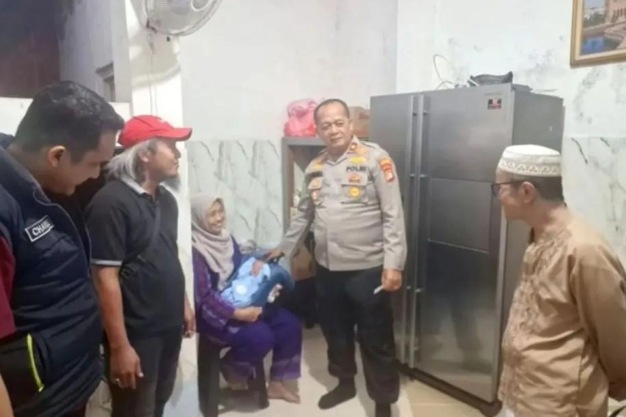 Polisi Selidiki Penemuan Bayi Dua Hari di Gerobak Nasi Uduk, Kakaknya yang Berusia 12 Tahun Diduga Meninggalkannya