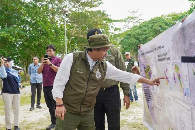 Menhut Raja Juli Antoni Pastikan Koridor Gajah Sumatera di Riau Segera Tersambung