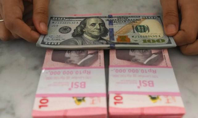 Nilai Tukar Rupiah Dibuka Melemah ke Rp16.896 per Dolar AS pada Perdagangan Kamis