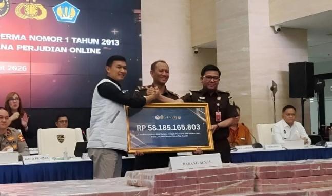 Bareskrim Polri Serahkan Rp58,1 Miliar Aset Judi Online kepada Kejaksaan untuk Disetorkan ke Kas Negara