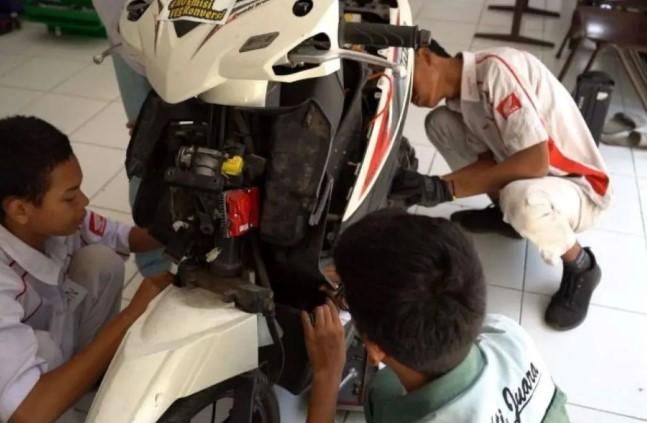 Program 400 Sertifikat Gratis di NTB Dinilai Jawab Paradoks Lulusan SMK yang Siap Kerja