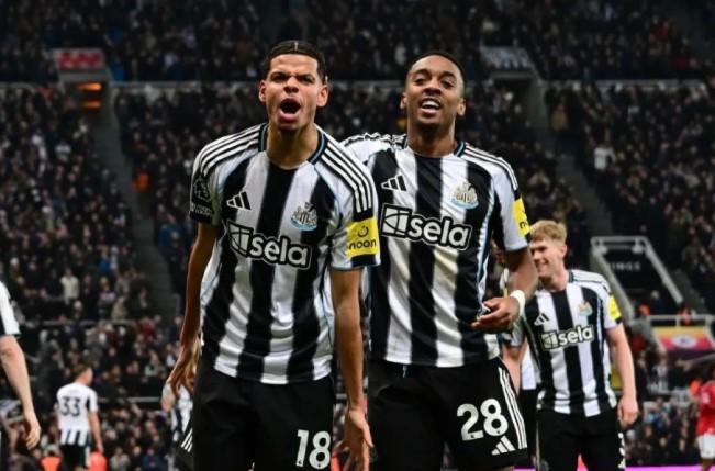 Manchester United Tumbang 1-2 dari Newcastle Meski Tuan Rumah Bermain 10 Orang