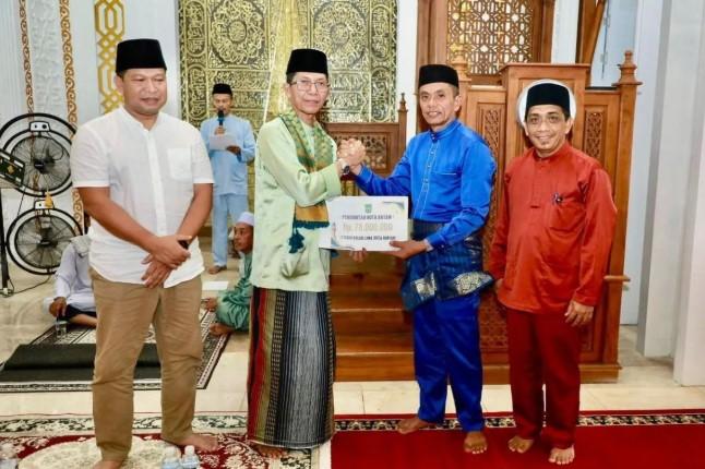Pemkot Batam Salurkan Bantuan Hibah Tunai ke 30 Masjid dan Mushala Selama Safari Ramadhan 1447 H/2026