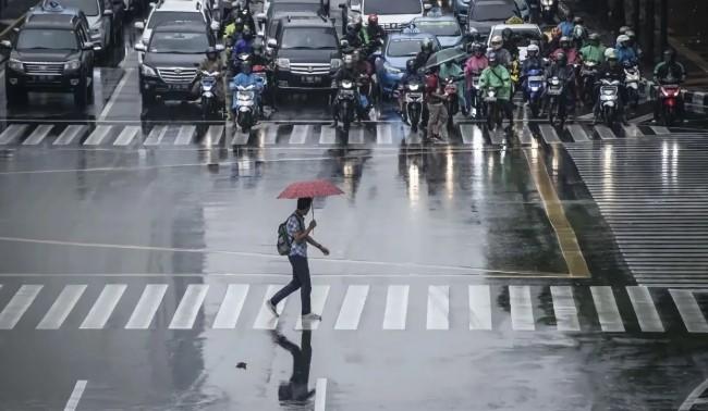 BMKG Prakirakan Hujan Guyur Jakarta Merata pada Jumat Siang hingga Sore