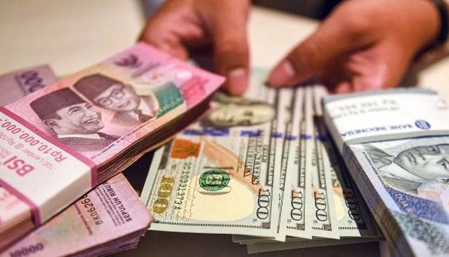 Rupiah Melemah 18 Poin pada Pembukaan Perdagangan Jumat Pagi, Sentuh Level Rp16.923 per Dolar AS