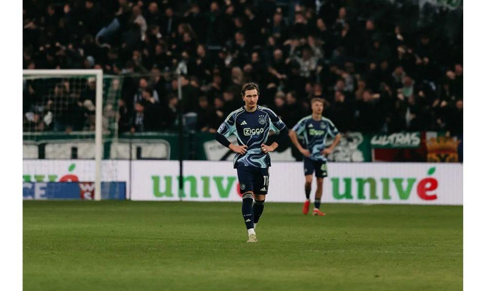 Maarten Paes Jadi Starter Saat Ajax Amsterdam Tumbang 1-3 dari Groningen di Liga Belanda