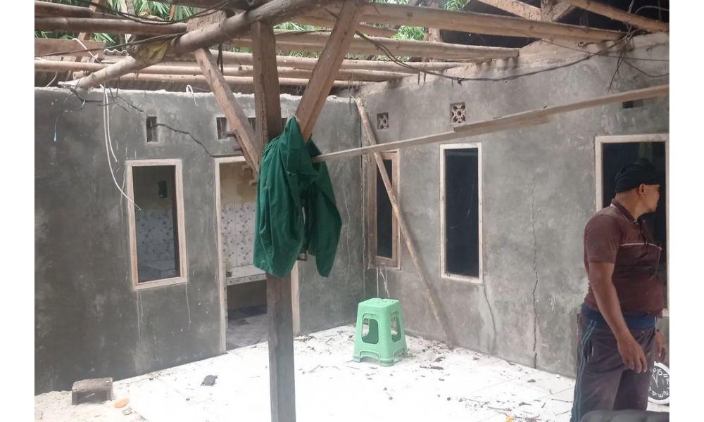 Longsor Terjang Desa Tambakbaya Lebak, Empat Rumah Warga Rusak Berat