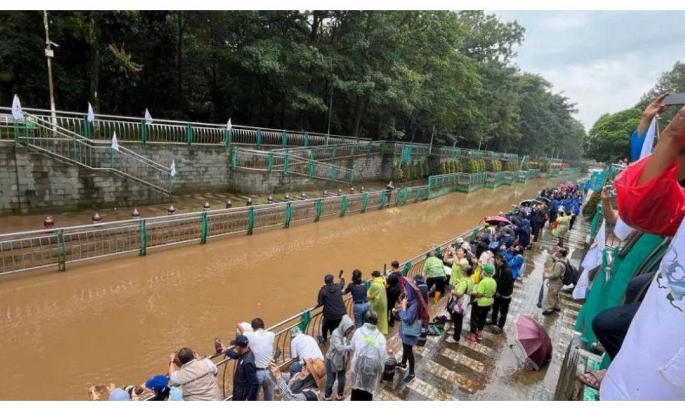 KLH Tuangkan 10 Ribu Liter Ekoenzim ke Sungai Jeletreng untuk Pulihkan Pencemaran Pestisida