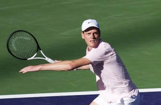 Jannik Sinner Bangkit Kalahkan Shapovalov di Indian Wells, Lolos ke Babak Keempat dan Bidik Gelar Pertama