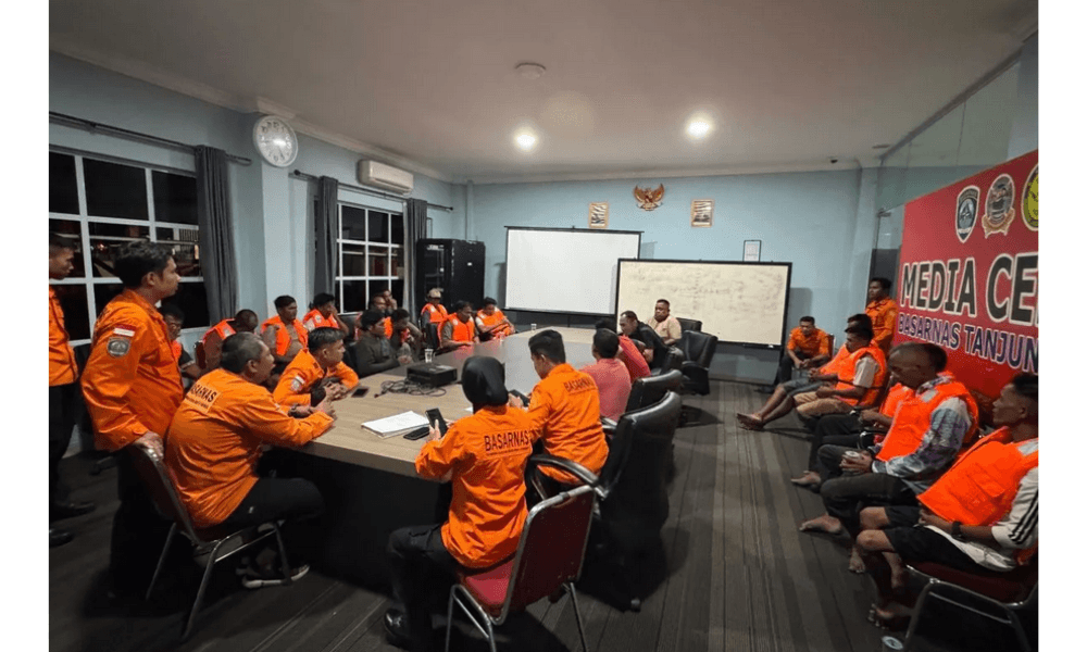 Kapal KM Makmur Jaya Terbalik di Perairan Bintan, SAR Cari Sembilan ABK yang Hilang