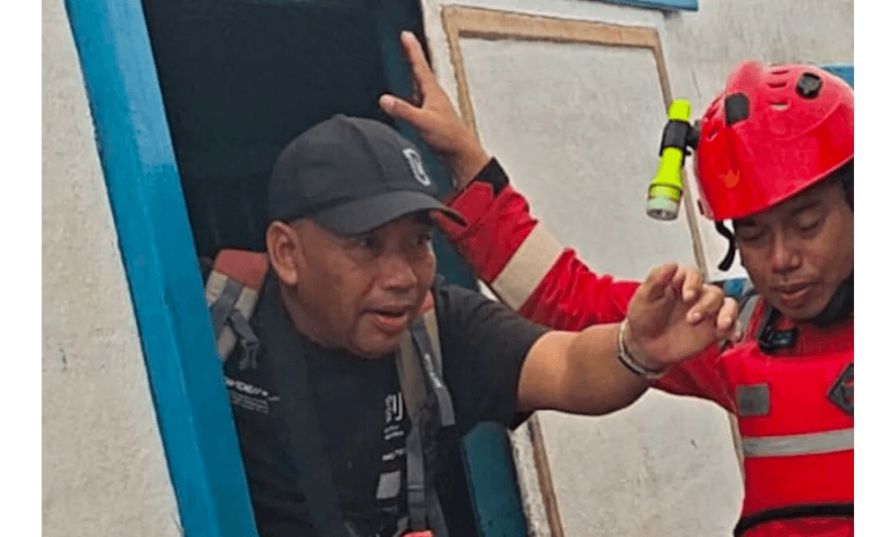 Enam Penumpang KM Sinar Kencana Muara Dievakuasi Setelah Kapal Mati Mesin di Perairan Pulau Pari