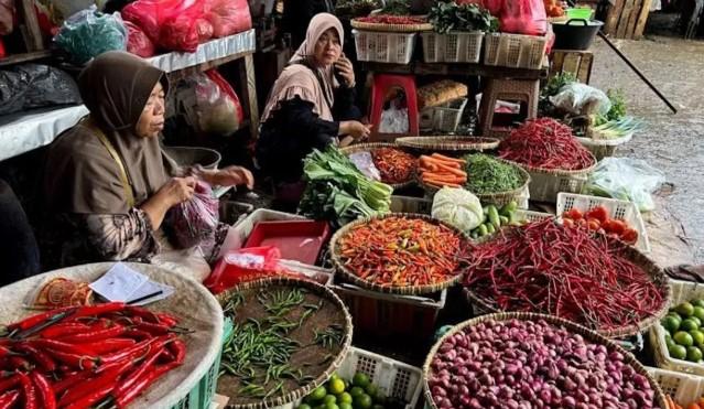 Harga Cabai Rawit Merah Tembus Rp85.100 per Kilogram, Ayam Ras Rp40.800