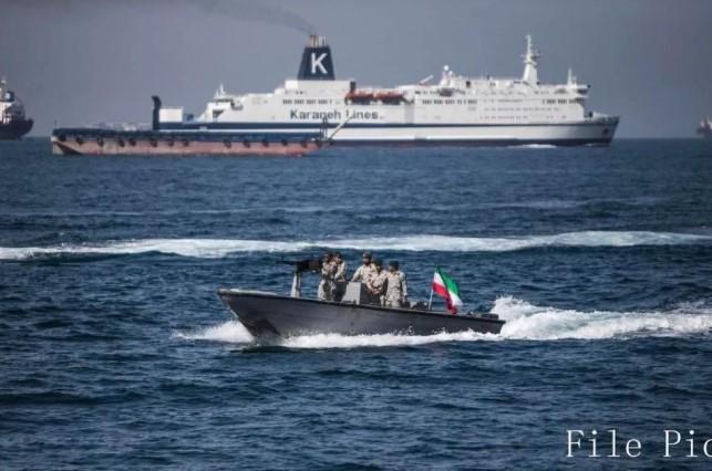 Iran Ancam Hentikan Armada AS Jika Melintasi Selat Hormuz