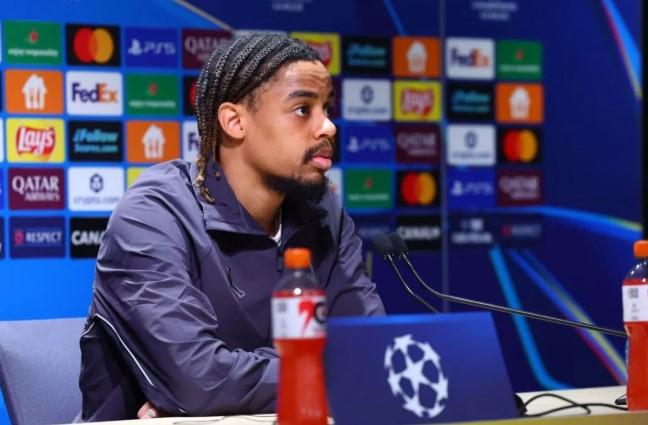 Bradley Barcola Tegaskan PSG Tak Pikirkan Balas Dendam pada Chelsea Jelang Leg Pertama Liga Champions