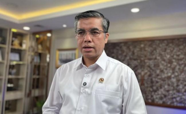 Menaker Yassierli Minta Perusahaan Taat Aturan THR dan BHR bagi Pekerja serta Mitra Ojek Online