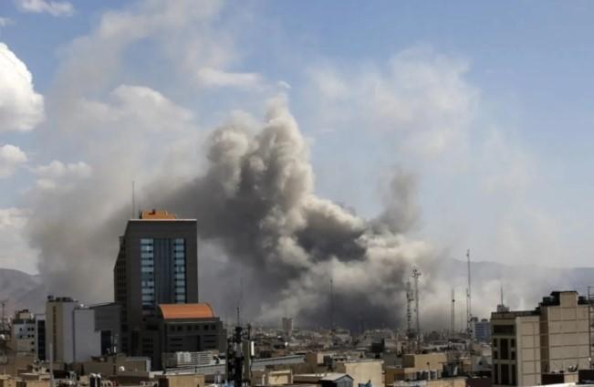 Video Puluhan Roket Hantam Kantor Netanyahu Beredar di Facebook, Pemeriksaan Ungkap Konten Buatan AI