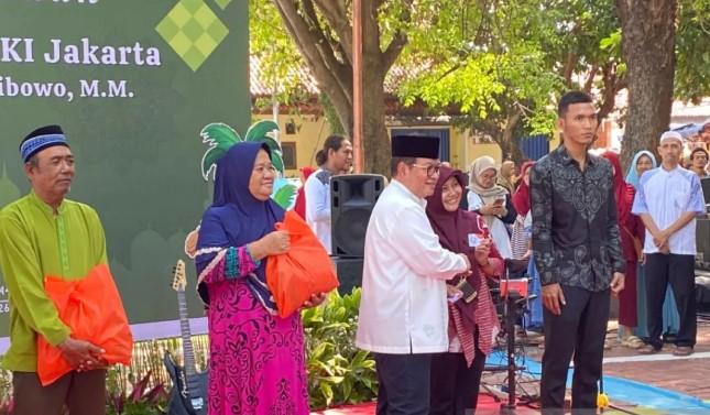 Pramono Anung Tinjau Pasar Murah di Kepulauan Seribu, Warga Tebus Paket Sembako Rp50 Ribu