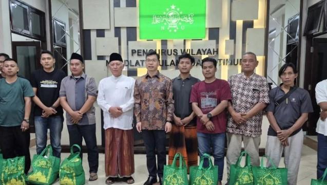 Konsulat Jenderal Tiongkok di Surabaya Salurkan Paket Ramadhan untuk Ormas Islam di Jawa Timur