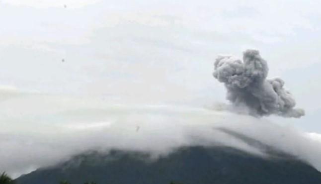 Gunung Ibu di Halmahera Barat Erupsi, Getaran Terekam 50 Detik di Seismogram
