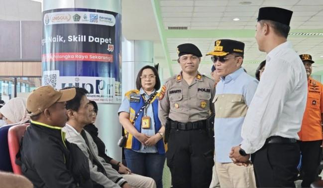 Gubernur Kalteng Pantau Arus Mudik di Bandara Tjilik Riwut, Penumpang Mulai Meningkat