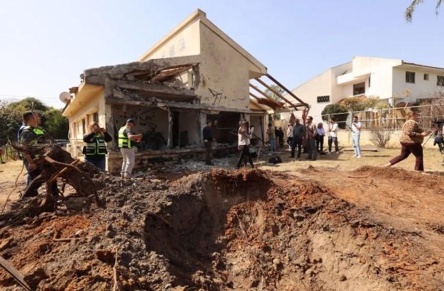 Rumah Warga di Haniel Israel Rusak Dihantam Proyektil dari Lebanon dalam Operasi Gabungan Iran dan Hizbullah