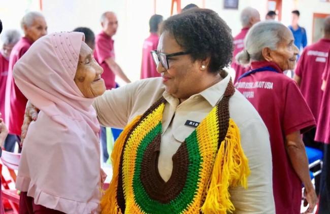 Wamendagri Ribka Haluk Pastikan Pemerintah Perhatikan Kesejahteraan Lansia Saat Kunjungi Panti Sosial di Jayapura
