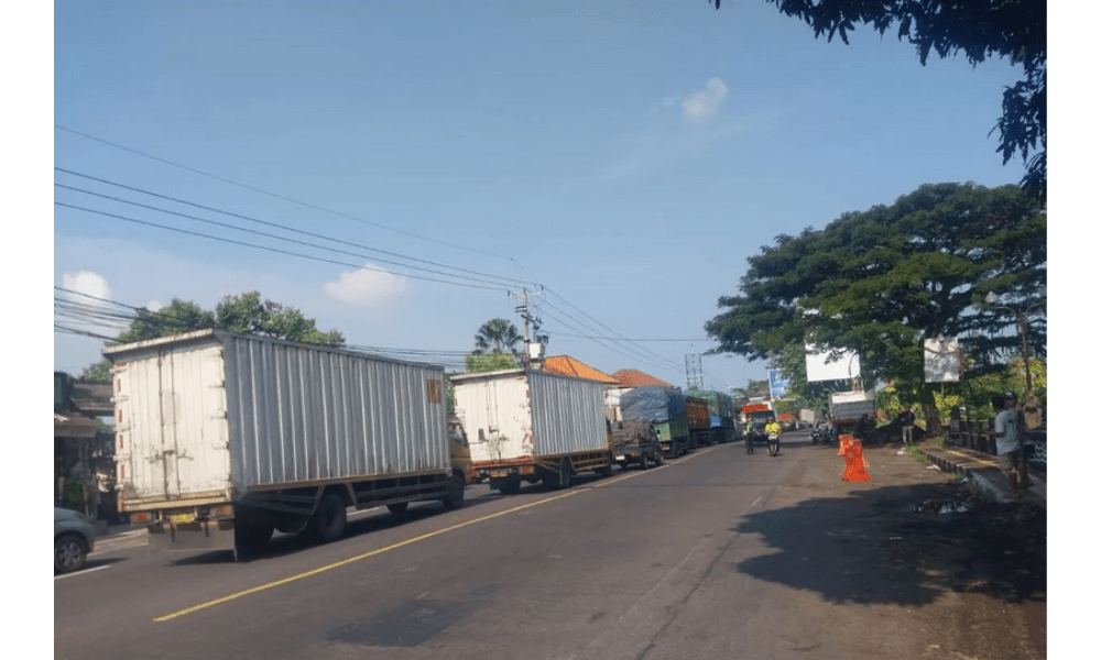 Antrean Kendaraan Menuju Pelabuhan Gilimanuk Capai 30 Kilometer Saat Arus Mudik