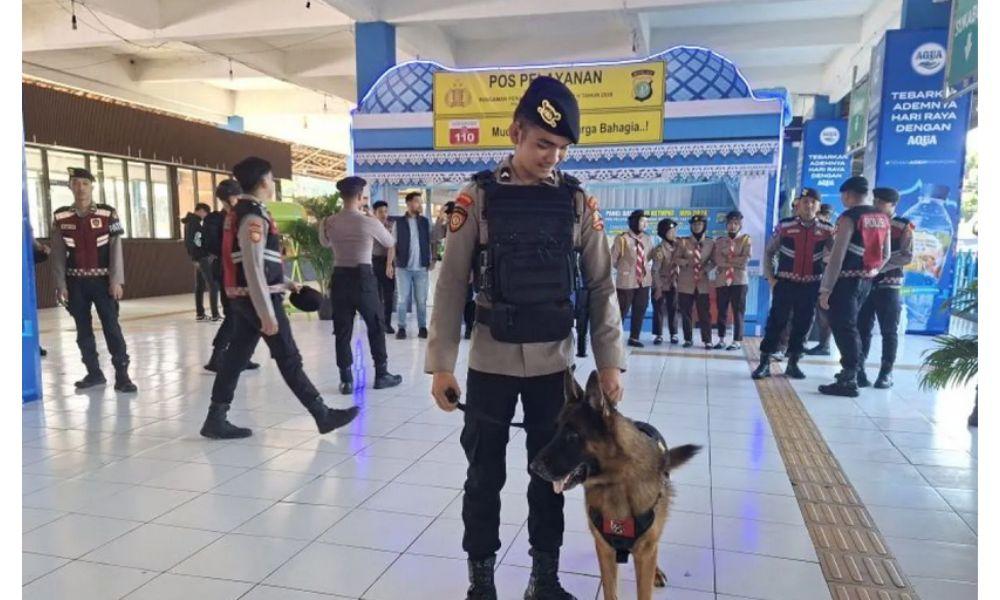 Puluhan Personel Gabungan Disiagakan Amankan Arus Mudik Lebaran di Terminal Kampung Rambutan