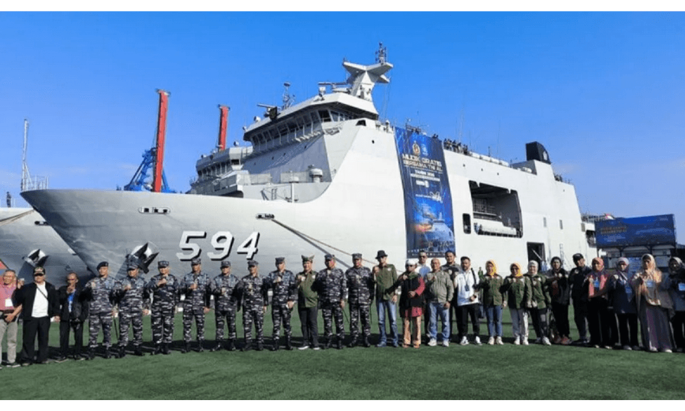 TNI AL Berangkatkan 1.200 Pemudik ke Bangka Belitung Menggunakan KRI Semarang