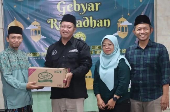 Industri Hilir Sawit Salurkan Bantuan Sosial di Depok Sekaligus Edukasi Manfaat Produk Sawit