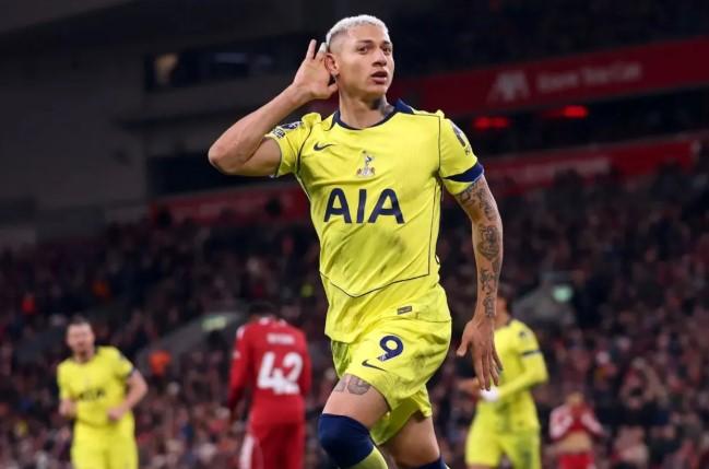 Gol Dramatis Richarlison Selamatkan Tottenham dari Kekalahan Saat Tahan Imbang Liverpool di Anfield