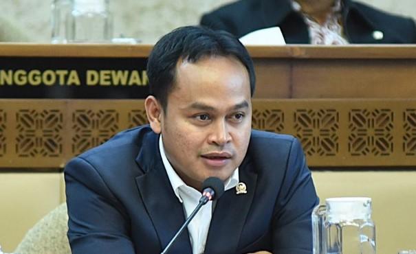 Anggota DPR Minta Pemerintah Susun Desain Kebijakan WFH ASN Secara Jelas untuk Efisiensi BBM