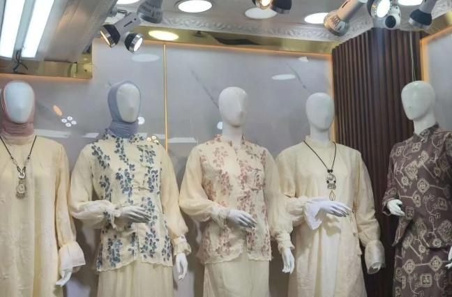Busana Cheongsam Jadi Tren Baju Lebaran 2026 di Indonesia