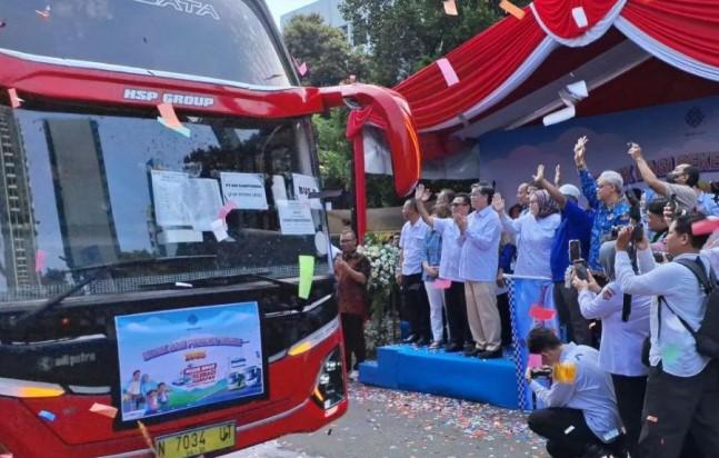 Kemnaker Berangkatkan 38 Bus Mudik Gratis ke Jateng dan Jatim