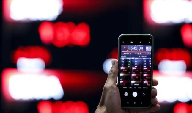 IHSG Dibuka Menguat ke Level 7.074, Pelaku Pasar Masih Wait and See Kebijakan Suku Bunga Global