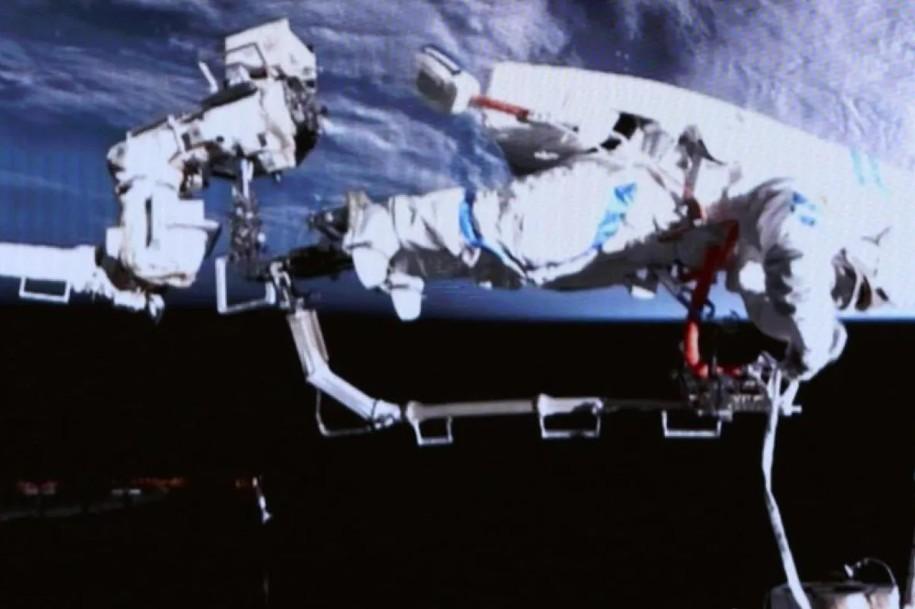 Astronaut Shenzhou-21 Selesaikan Spacewalk Kedua Selama Tujuh Jam di Orbit