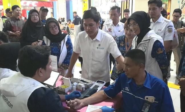 Wamenkes Sebut 121 Petugas KAI di Stasiun Gambir Layak Bertugas Selama Arus Mudik Lebaran 2026